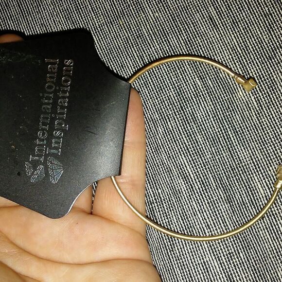 International Inspirations golden cuff bracelet - Picture 5 of 5